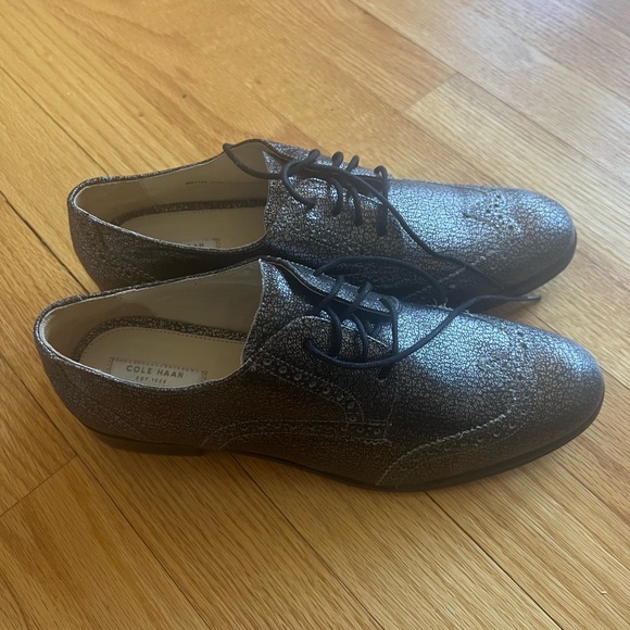 New COLE HAAN Grand Os Metallic Golden Leather Oxfords Flats Size 7.5 - Picture 1 of 6